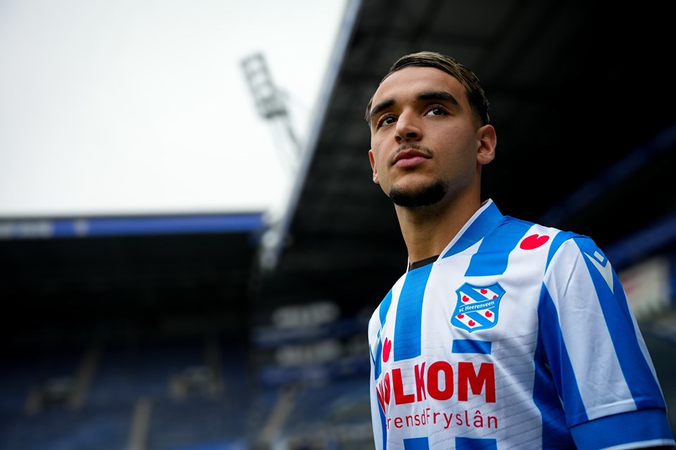 Negen spelers weg met nationale teams