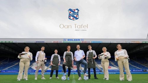 Unieke beleving in het Abe Lenstra stadion: ‘Oan Tafel by Abe’ op de middenstip