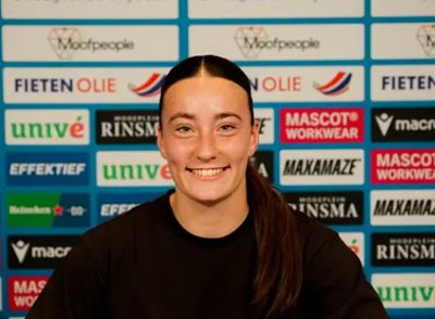 Floorke de Boer tekent contract